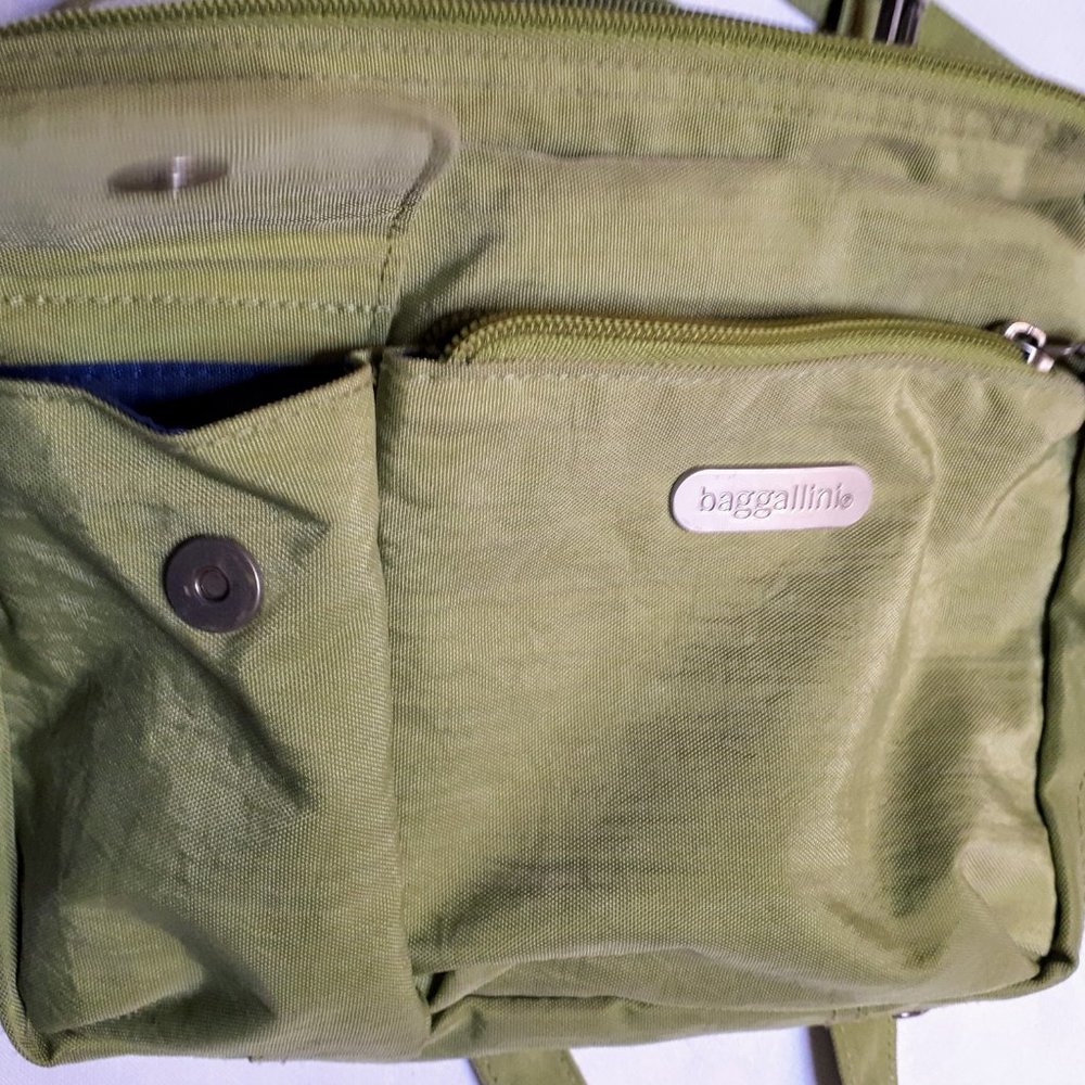 Baggallini Multi-Pocket Nylon Convertible Bagg - Picture 3 of 12